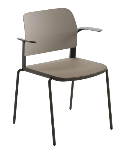 Silla con reposabrazos sobre fondo blanco